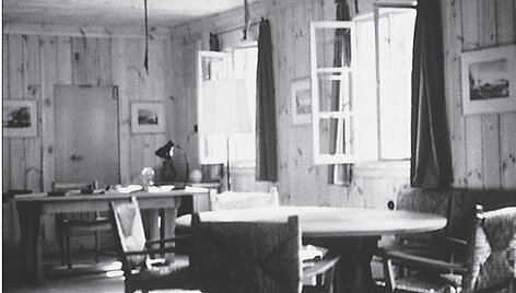 Hitlerio darbo kabinetas mediniuose barakuose Vilkolakio būstinėje 1943 m.