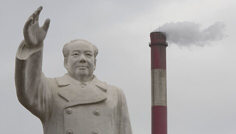 Milžini&scaron;kos statulos Kinijoje