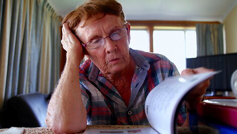 Toli nuo aplinkinių gyvenanti 78 metų australė ūkininkė ra&scaron;o poeziją apie vienatvę