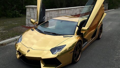 Lenkijoje parduodamas auksinis &bdquo;Lamborghini&ldquo;