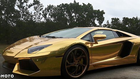 Lenkijoje parduodamas auksinis &bdquo;Lamborghini&ldquo;