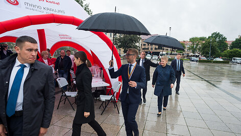 Prezidentė Dalia Grybauskaitė aukojo kraujo Katedros aik&scaron;tėje