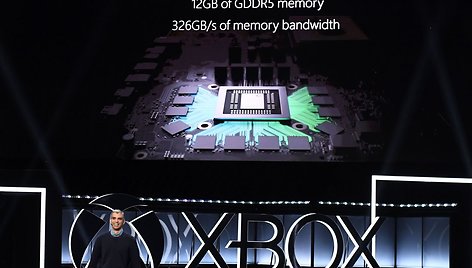 Los Andžele pristatytas naujasis „Xbox one X“ žaidimų kompiuteris