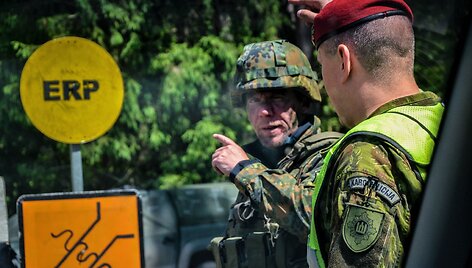 Kelionė 30-ties karinių automobilių virtinėje &ndash; žvilgsnis į karo policijos kasdienybę