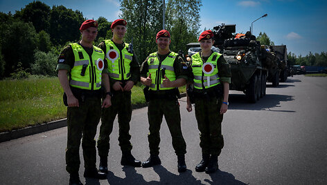 Kelionė 30-ties karinių automobilių virtinėje &ndash; žvilgsnis į karo policijos kasdienybę