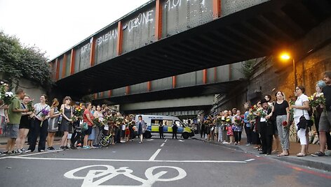 Londoniečiai pagerbė per teroro ataką nukentėjusius musulmonus