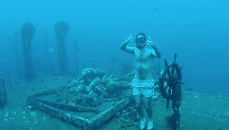Nardytojo pramoga &ndash; fotosesija prie Balio jūroje nuskendusio laivo vairo
