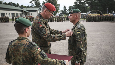 Rukloje vyko NATO prie&scaron;akinių pajėgų bataliono kovinės grupės rotacijų ir vadovybės pasikeitimo ceremonija
