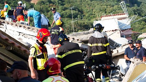 Gelbėjimo operacija po žemės drebėjimo italijoje