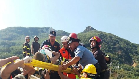 Gelbėjimo operacija po žemės drebėjimo italijoje