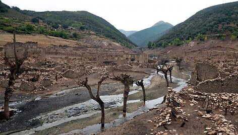 La Riochos regione po sausros pasimatė anksčiau užlieto miestelio griuvėsiai
