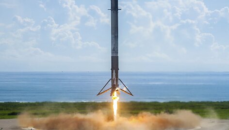 &bdquo;SpaceX&ldquo; sėkmingai i&scaron;kėlė į orbitą eksperimentinį daugkartinį erdvėlaivį robotą X-37B
