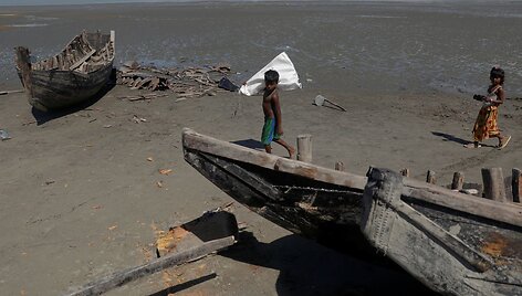 I&scaron; Mianmaro bėgantys rohinjai Banglade&scaron;ą bando pasiekti laivais