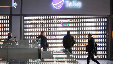 Naujasis „iPhone X“ išgraibytuvės „Telia“ salone