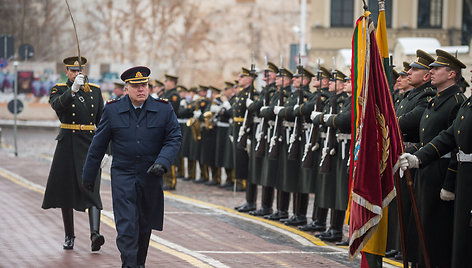 Generolo majoro Edvardo Mažeikio išleidimo į atsargą ceremonija prie Krašto Apsaugos Ministerijos
