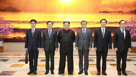 Kim Jong Unas su delegacijos i&scaron; Pietų Korėjos nariais