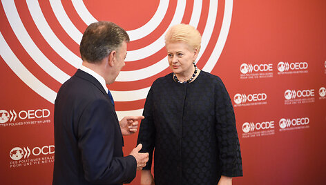 Prezidentė Paryžiuje pasira&scaron;ė stojimo sutartį dėl Lietuvos prisijungimo prie Ekonominio bendradarbiavimo ir plėtros organizacijos konvencijos