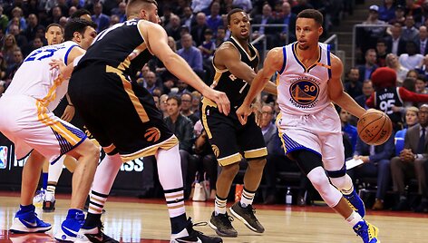 Jonas Valančiūnas ir Stephenas Curry