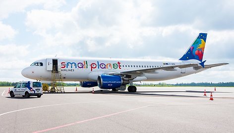 „Small planet airlines“