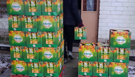  &bdquo;Lidl&ldquo; dovanoja vitaminus vaikams: perduota daugiau nei 10 tūkst. litrų 100% apelsinų sulčių