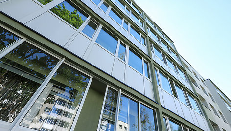 Daugiabučio fasado modernizavimas: kodėl reikia apšiltinti būstą ir pakeisti jo langus?