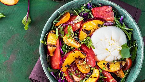 Burrata sūris &ndash; jūsų svajonių užkandžiams: i&scaron;bandykite burnoje tirpstančių salotų receptus