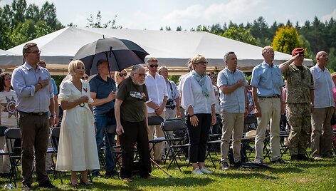 Prie  A.Ramanausko-Vanago ir J.Vitkaus-Kazimieraičio vadavietės Kasčiūnuose skambėjo patriotinės dainos ir kalbos