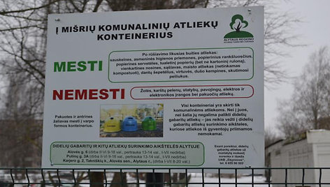 Informaciniai stendai prie konteinerių