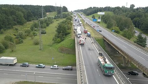 Vilkikų avarija prie prekybos centro &bdquo;Mega&ldquo;