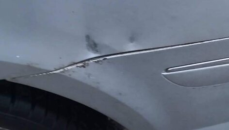 Vilniuje apgadintas degalinėje stovėjęs automobilis