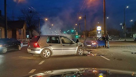 Trijų automobilių susidūrimas Kauno A.Juozapavičiaus prospekte