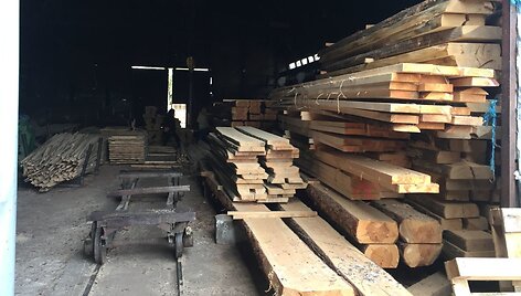 Įmonės įtariamos neteisėtai realizavusios beveik 2 000 tonų medžiagų