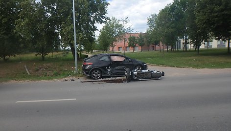 Policija ieškoma motociklo avarijos Akademijoje liudininkų