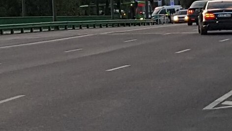 Įvykis Tvirtovės alėjos ir Sukilėlių prospekto sankryžoje