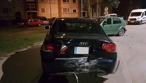 Raudondvaryje &bdquo;VW Passt&ldquo; apgadino du automobilius ir nuvažiavo