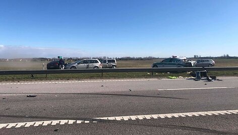 Įvykio vietoje sužalotąją gelbėjusio vyro užfiksuoti vaizdai