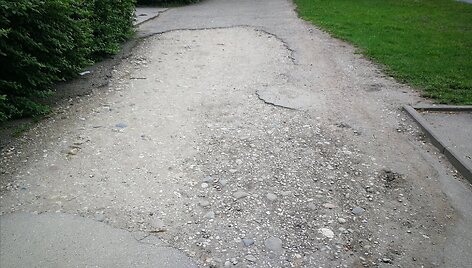 Itin nusidėvėjęs Savanorių prospekto Kaune &scaron;aligatvis