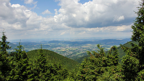 Pustevny kalnų viršūnė ir „Stezka valaška“ apžvalgos bokštas