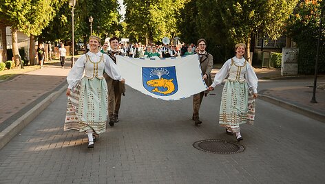 Bir&scaron;tono miesto &scaron;ventės akimirkos