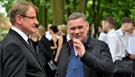 Romo Kalantos aukai atminti skirtas koncertas Kauno muzikinio teatro sodelyje