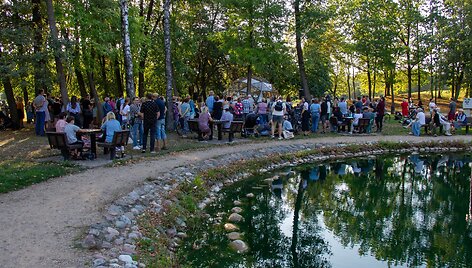 Vinco Kudirkos vie&scaron;osios bibliotekos skaityklos Kauno parkuose