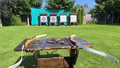 Kaimo turizmo sodyba &bdquo;Medžiotojų sostinė&ldquo; ir &scaron;alia jos veikianti &scaron;audykla