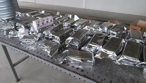 Ramoni&scaron;kių kelio poste sulaikytos benzine skendėjusios kontrabandinės cigaretės