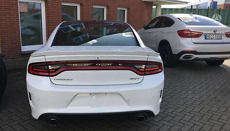 I&scaron; automobilių meistro kiemo Kretingoje pavogti &bdquo;Dodge&ldquo; automobiliai