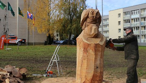 Medžių drožėjų pleneras Kauno rajone