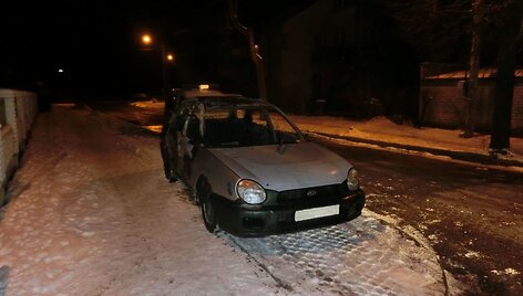 Kaune sudegė &bdquo;Subaru&ldquo; automobilis