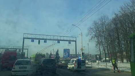 Kaune į avariją pakliuvo taksi automobilis
