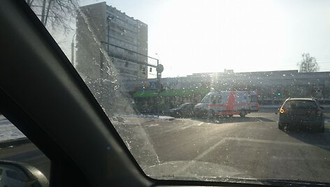 Kaune į avariją pakliuvo taksi automobilis