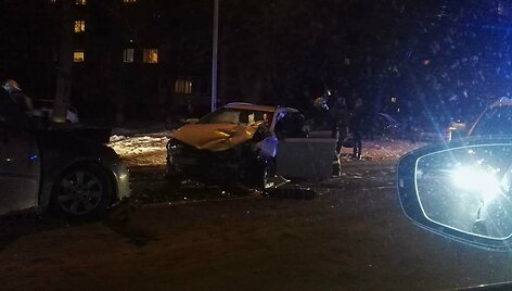 Vilniuje kaktomu&scaron;a susidūrė &bdquo;VW Golf&ldquo; ir &bdquo;Toyota&ldquo;