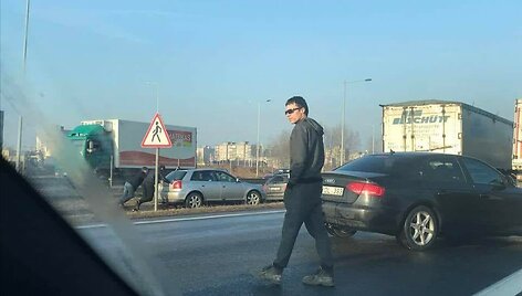 Spūstis dėl avarijos greitkelyje ties Kaunu